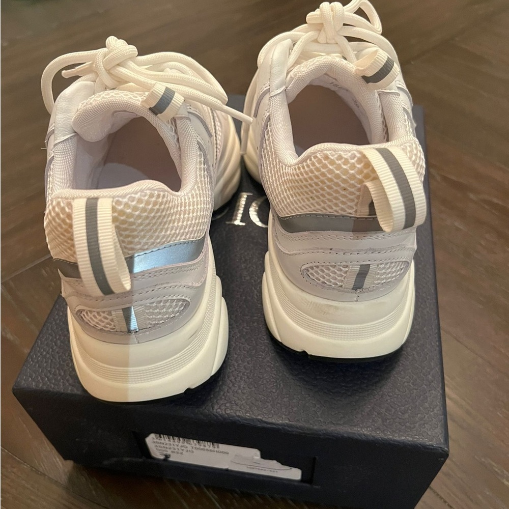 SOLD Dior B22 Sneakers - Picture 6 of 9